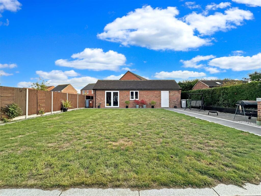 Large Rear Garden 321