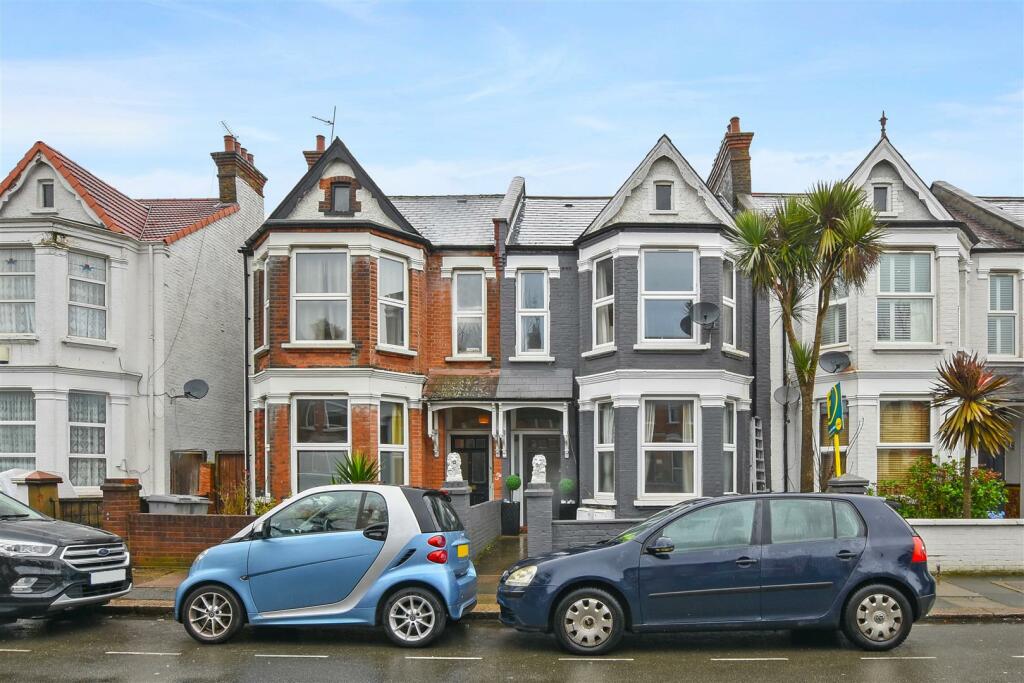 07-2123GCWT - GFF 14 Radcliffe Ave - Exterior -Ori