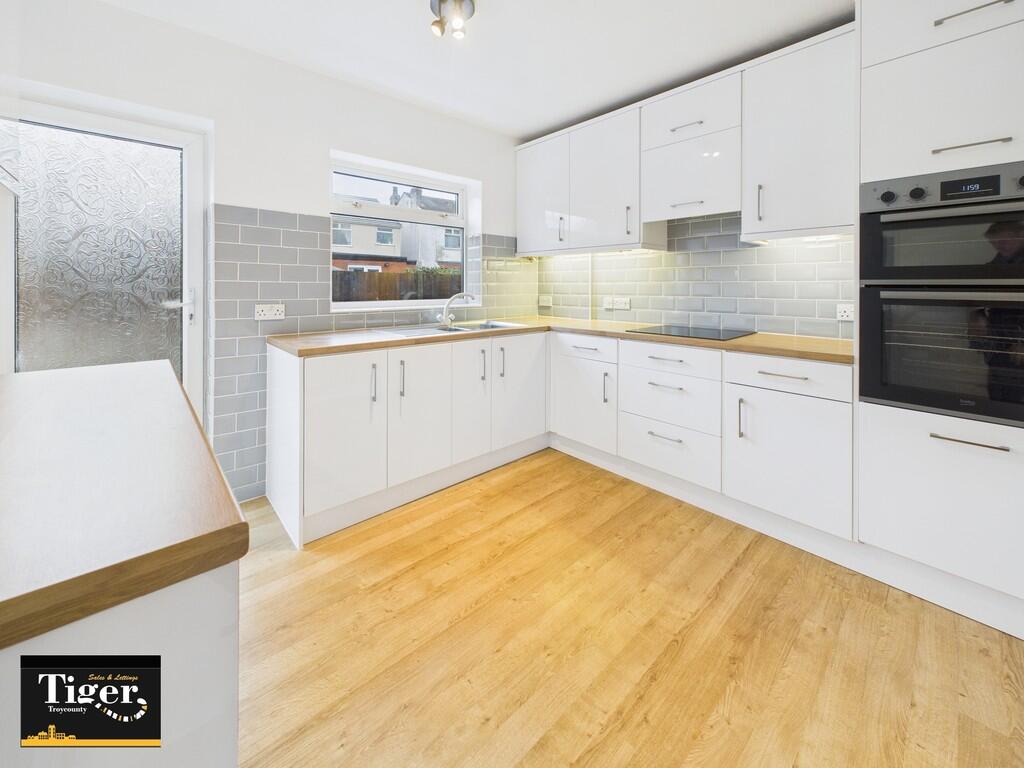 CAM02176G0-PR0774...