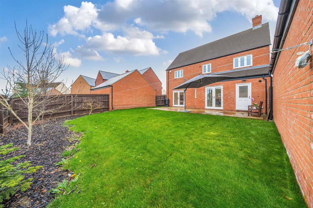25 Cartmel Close, Towcester (21).jpg