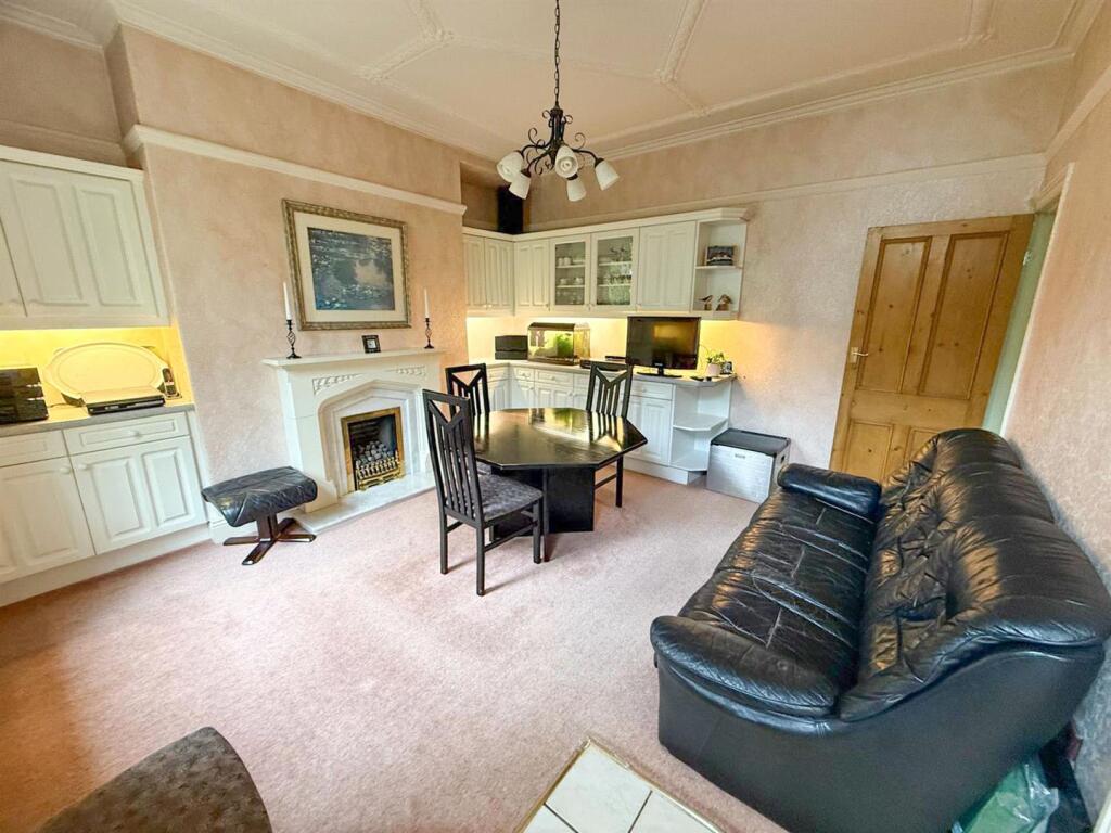 4 bed mid-terrace property, Silsden 6