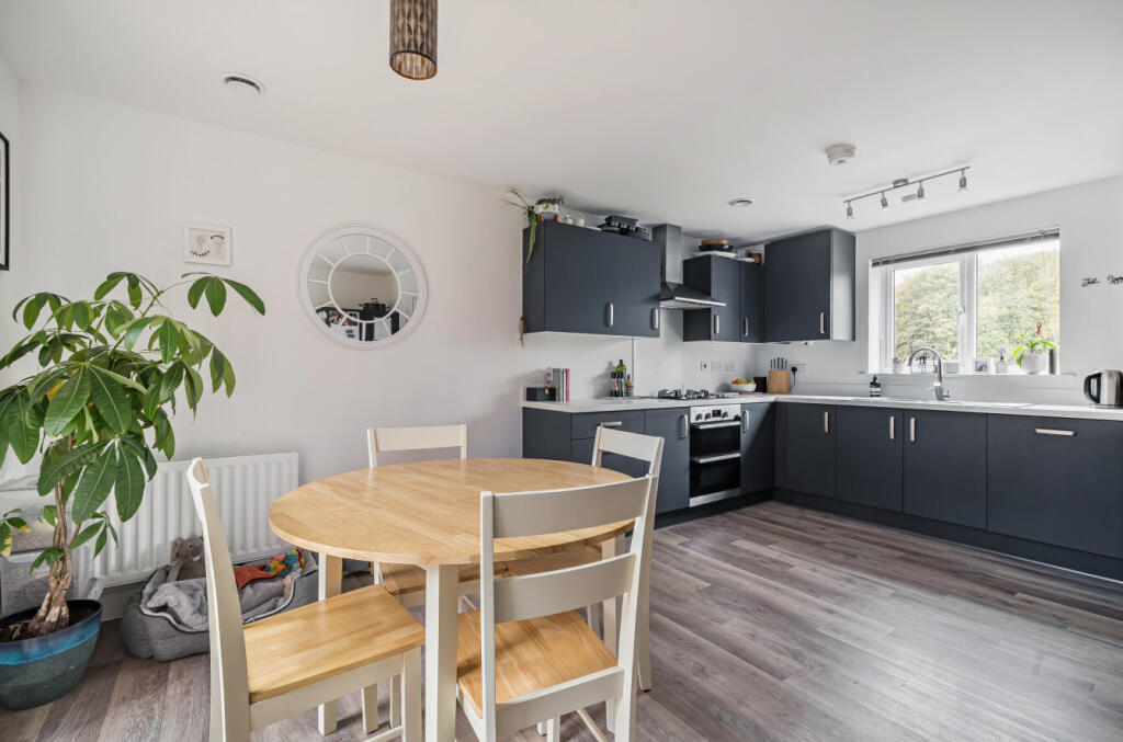 1372227-15-690218...