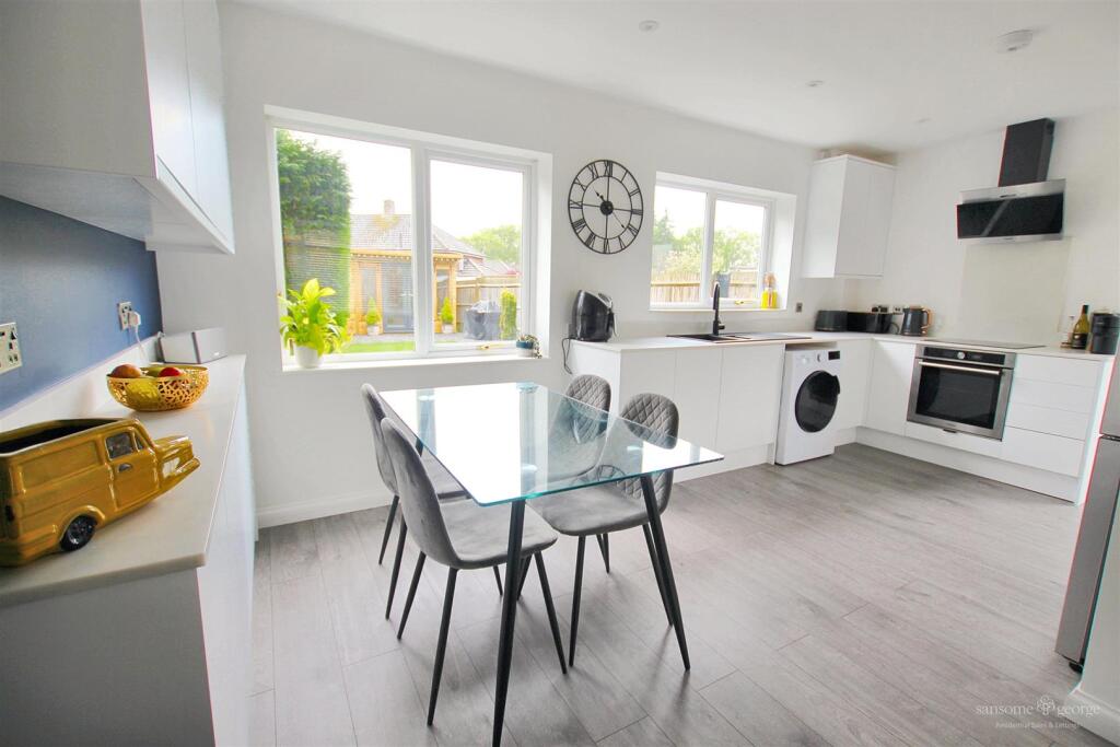 Kitchen/Breakfast Room