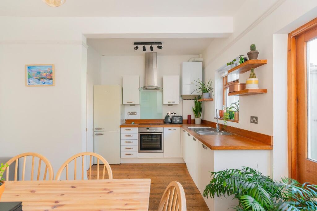 1T6RHD - KitchenDiner E.jpg