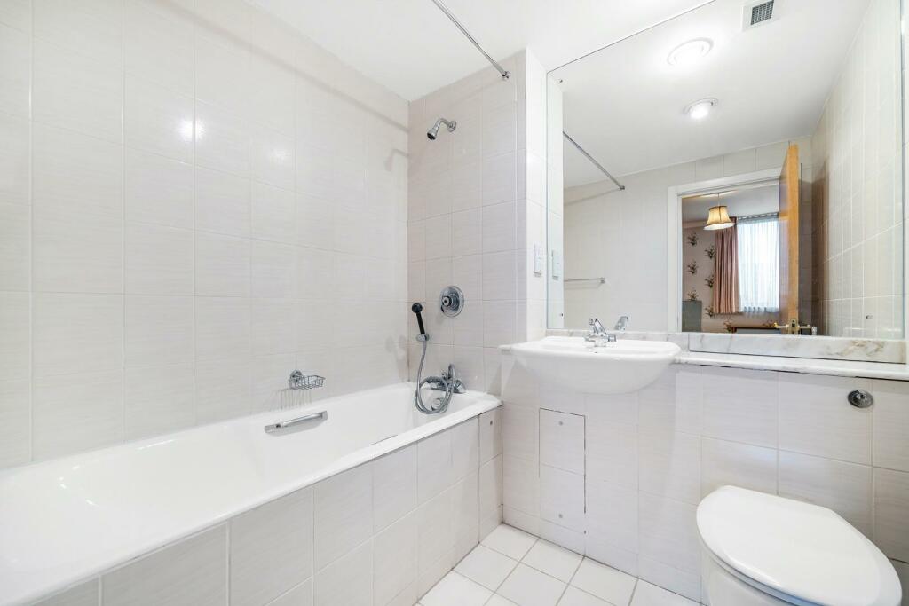 Bedroom 2 ensuite.JPG