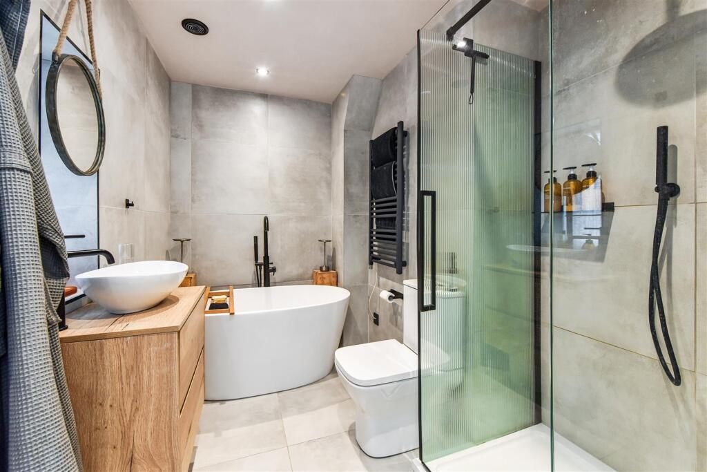 Bath/Shower Room