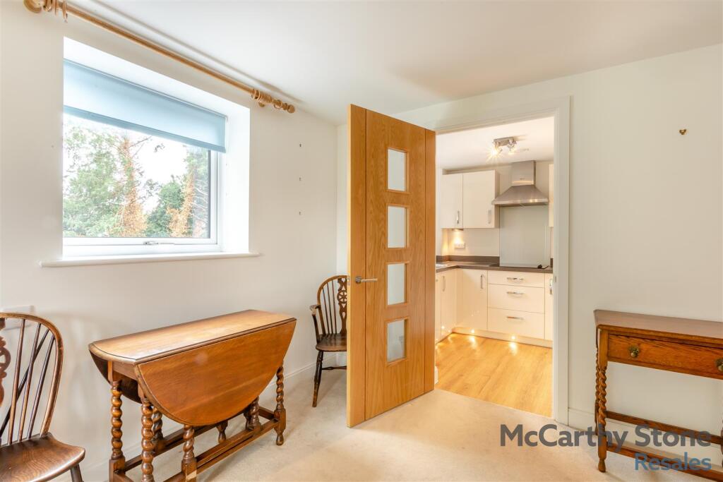 8657850-interior14.jpg