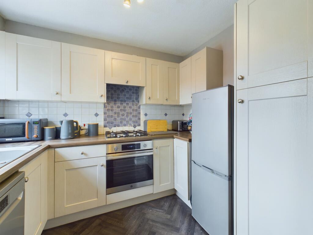 CAM03162G0-PR0172-STILL008