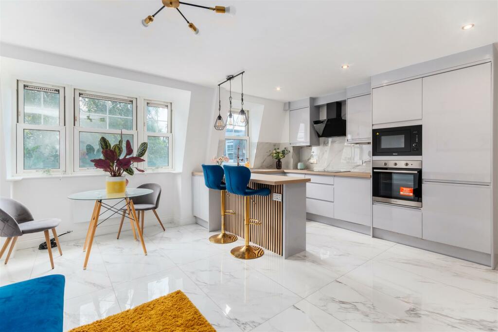 Open Plan Living Room/ Kitchen