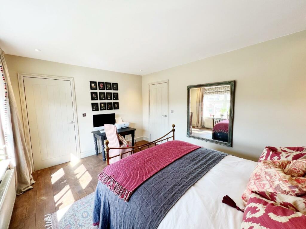 Bedroom 2 pic 4.jpg