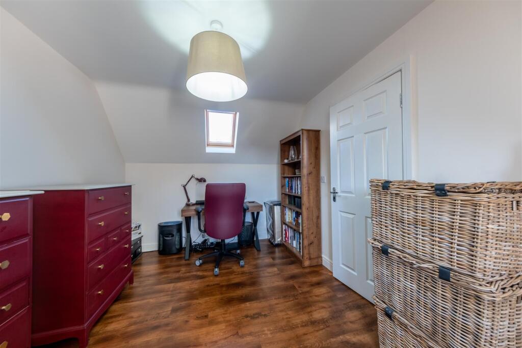 27 Shakerley Close-031.jpg