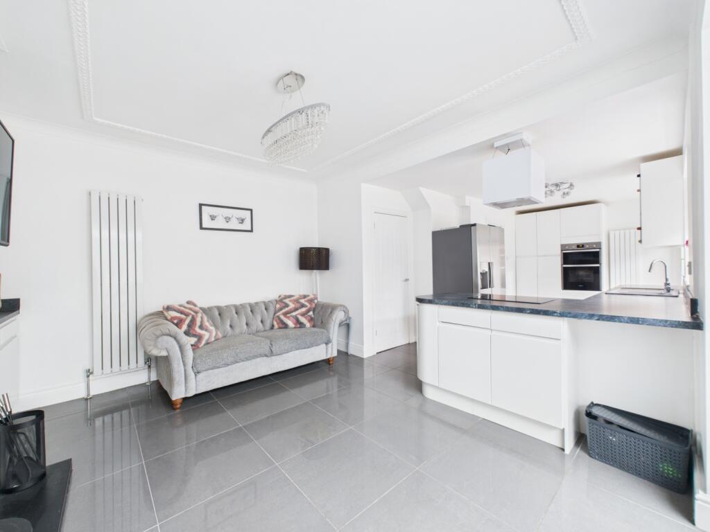 CAM02195G0-PR0093-STILL016