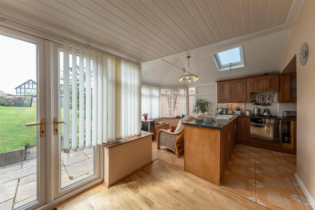 10 Meadow Close-003.jpg
