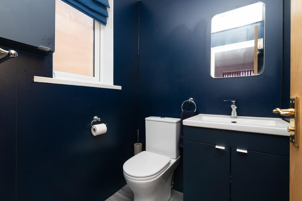 39 fischer gardens  Paisley  Pa1 2st L-9