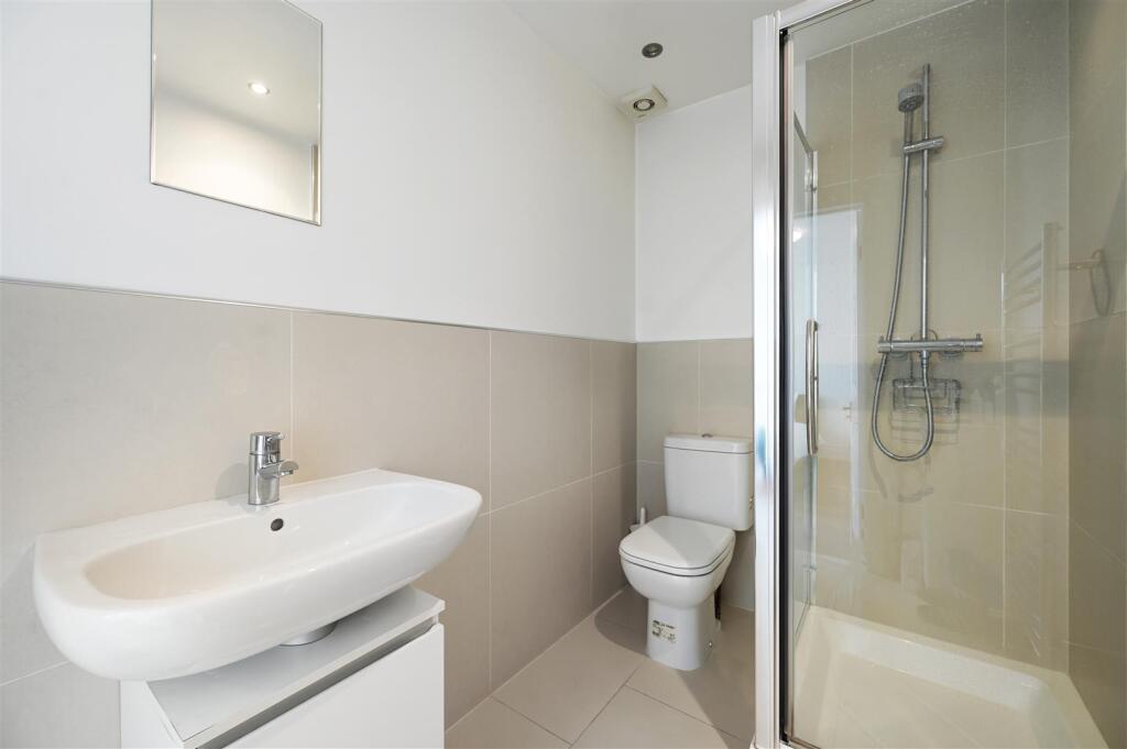 Black Lion Mews - Ensutie1 (1).JPG