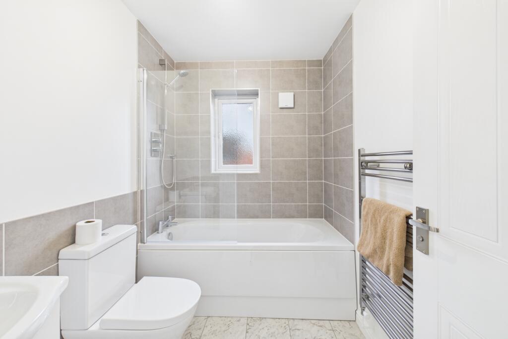 CAM03162G0-PR0361-STILL012