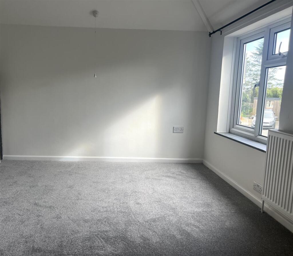 Main bedroom with en- Suite