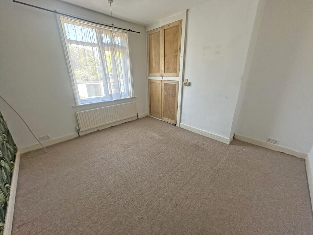 Second bedroom (2...