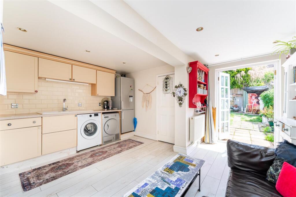 31 Green Kitch 2.jpg