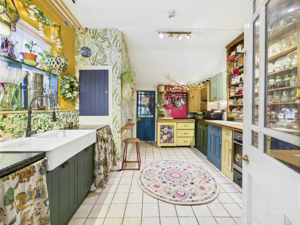 Kitchen: