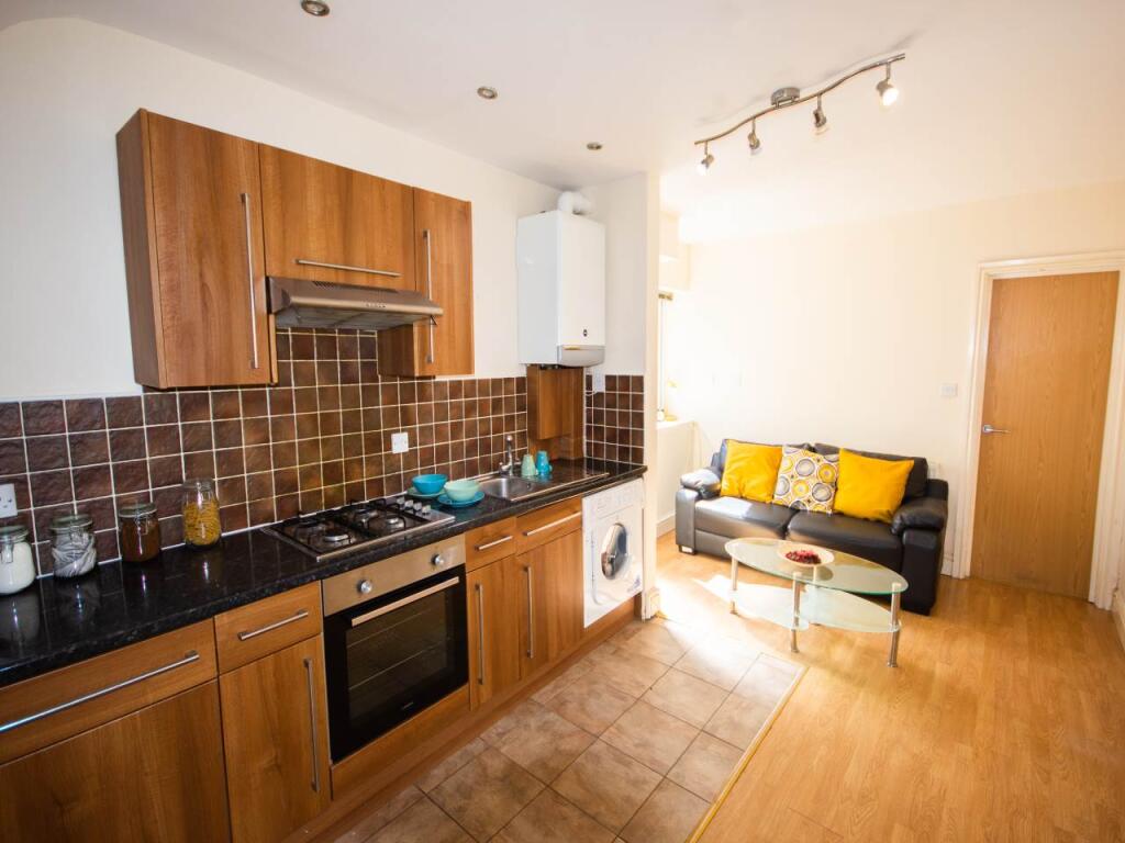 Flat 2, 1 Russell St