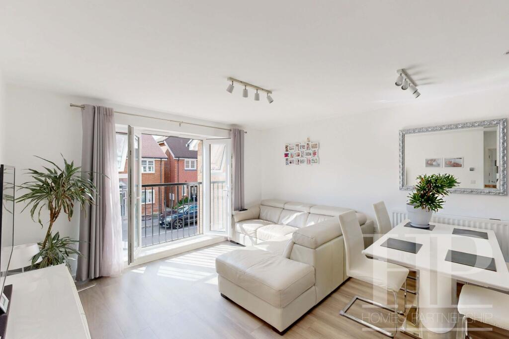 Lounge/diner/kitchen area