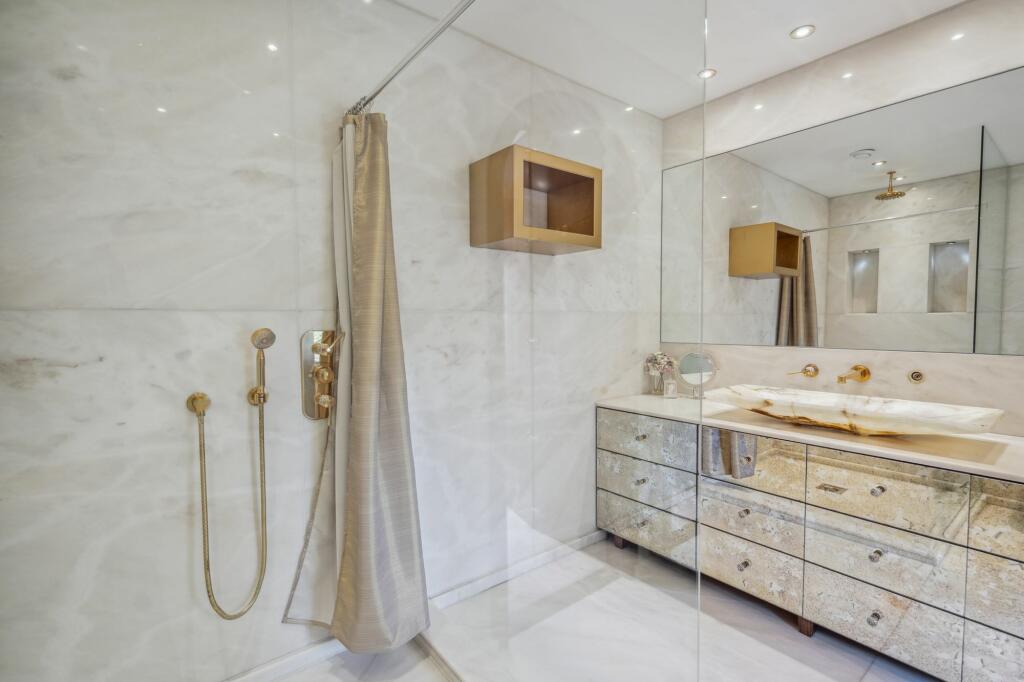 Principal Bedroom, Dressing room and En-Suite