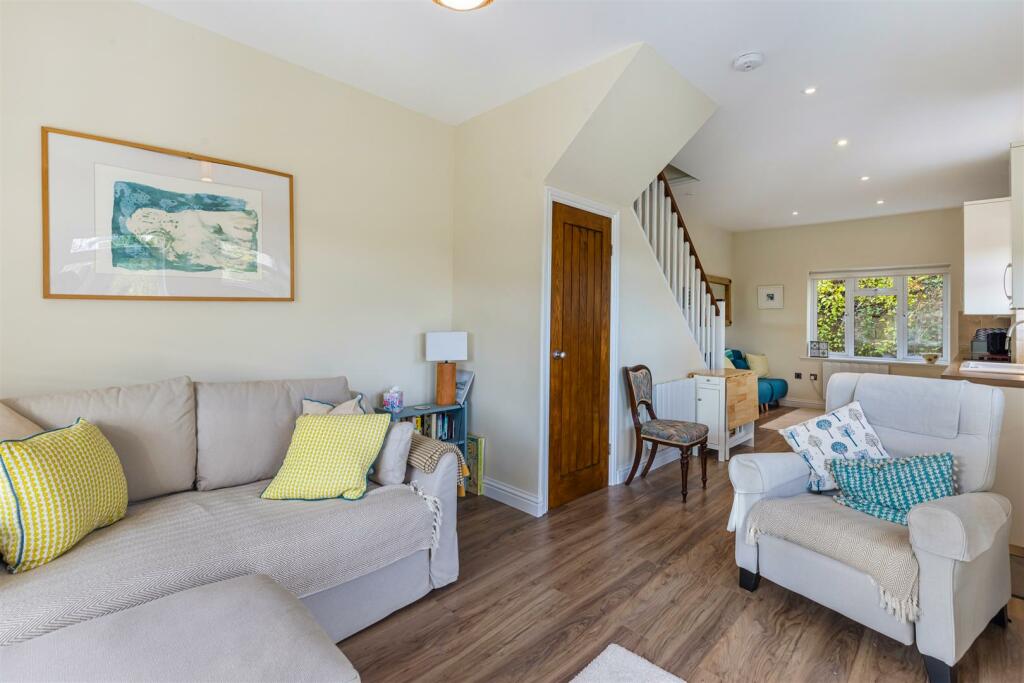 A06 - Flat 7 Hillside Court 114 Victoria Road Dart