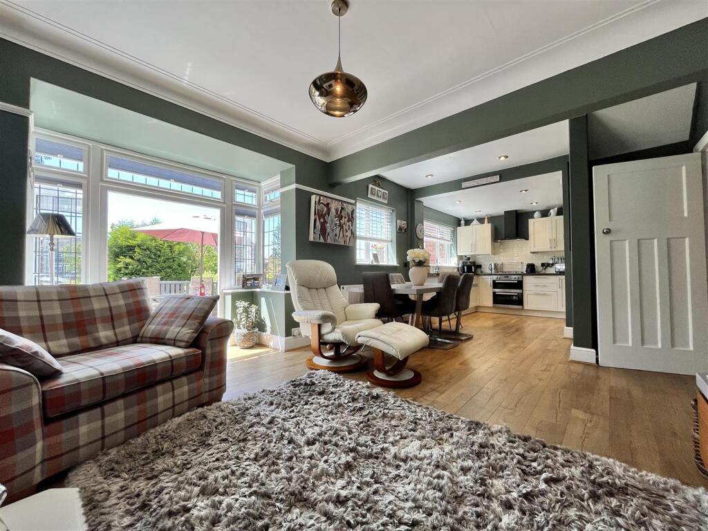 Open Plan Living/Dining/Kitchen