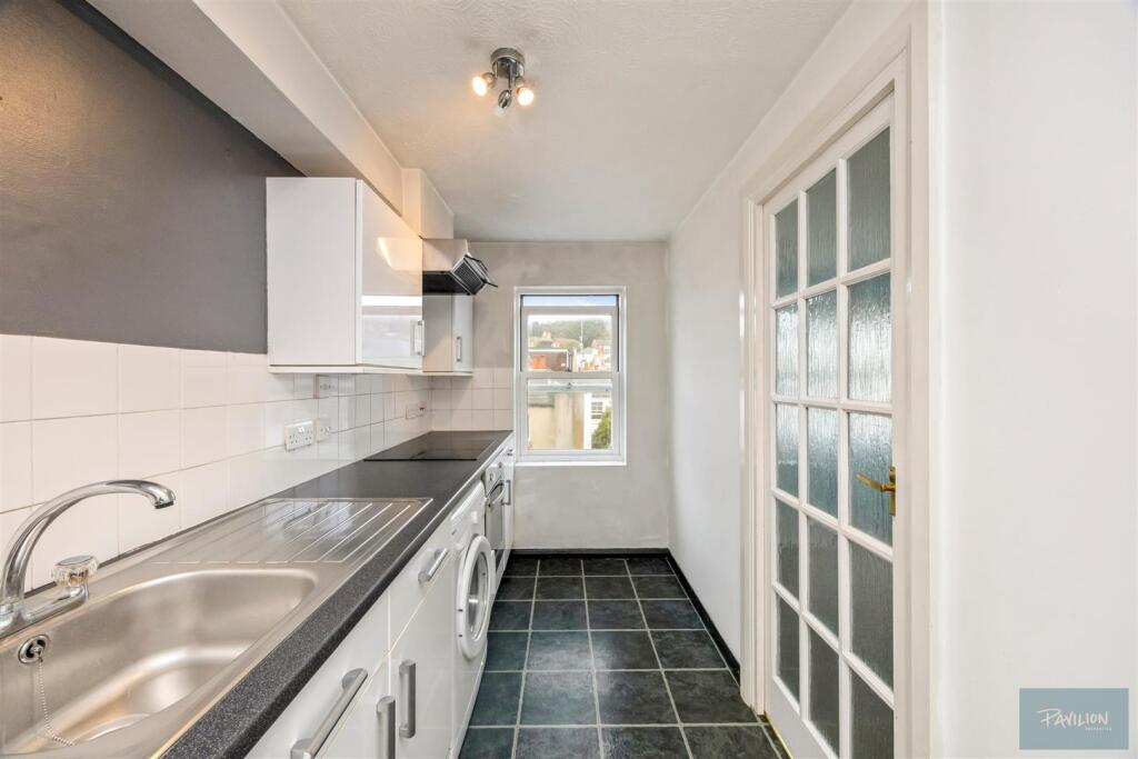 Park Crescent Place, Marlow Court 6_008.JPG