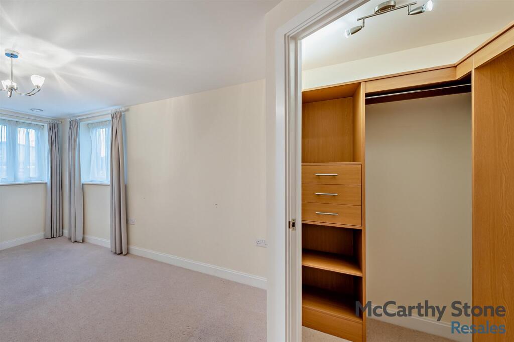 Double Bedroom: