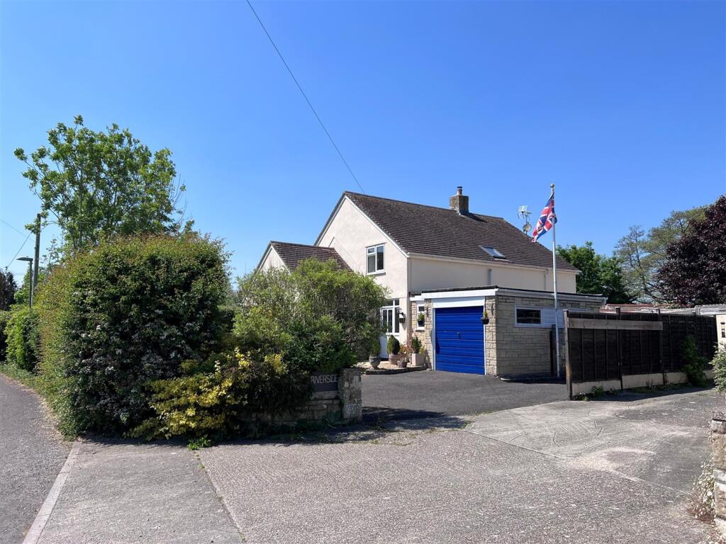 Garage and driveway 2.jpg
