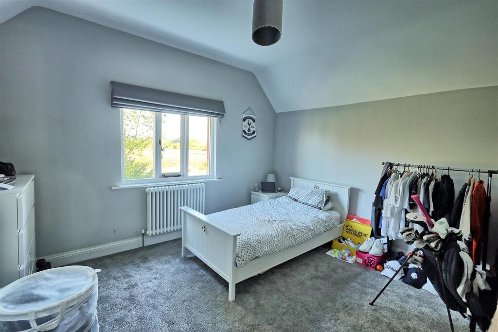 BEDROOM 4
