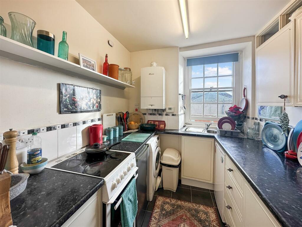 Kitchen 2-2.jpg