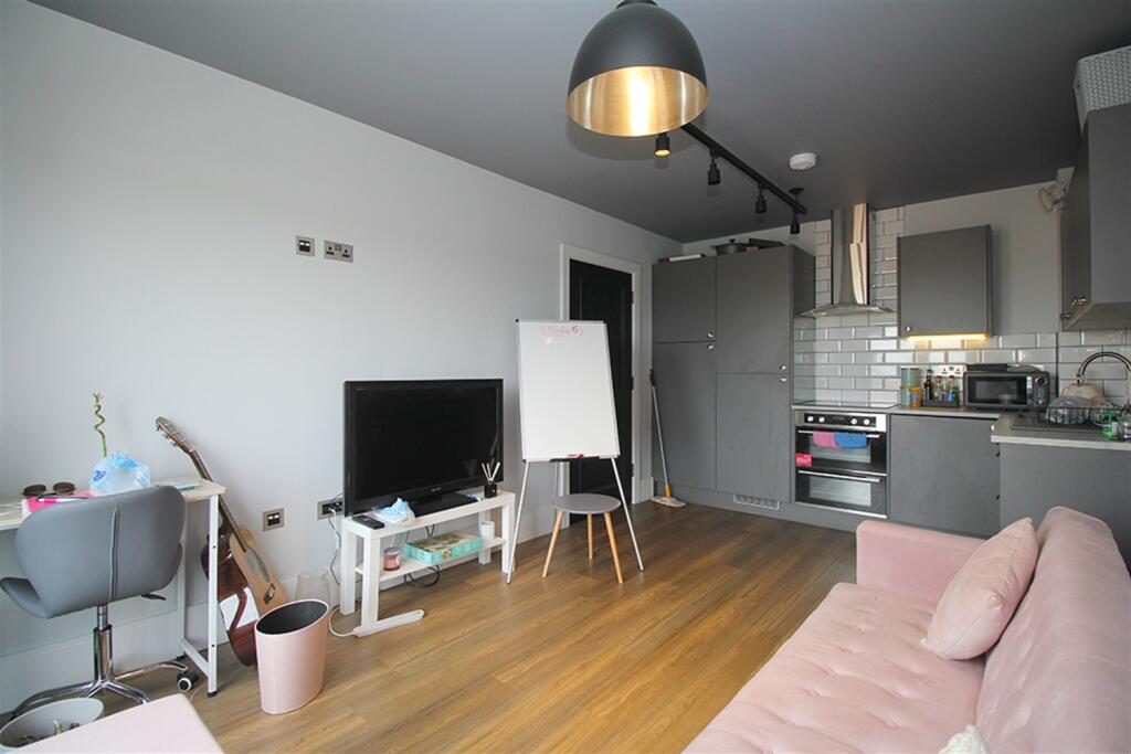Lounge / Kitchen