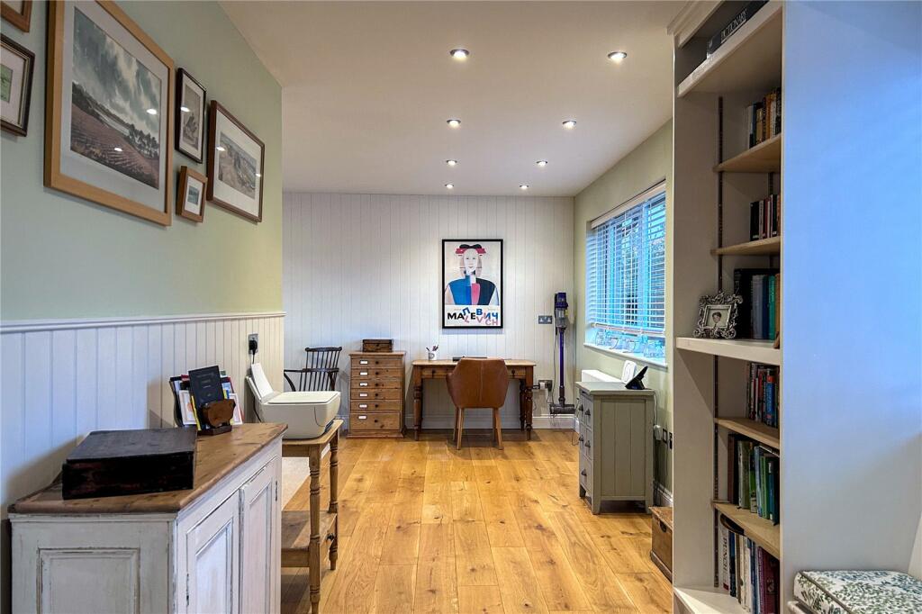 Sitting Room/Library