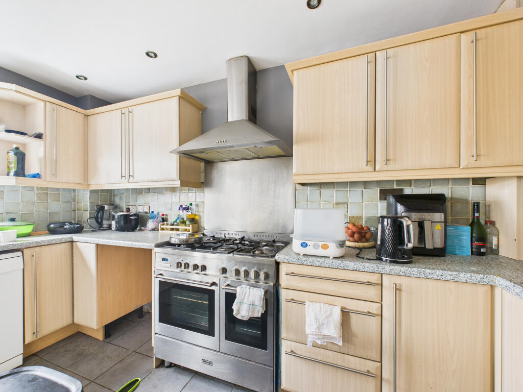 CAM02536G0-PR0023-STILL018