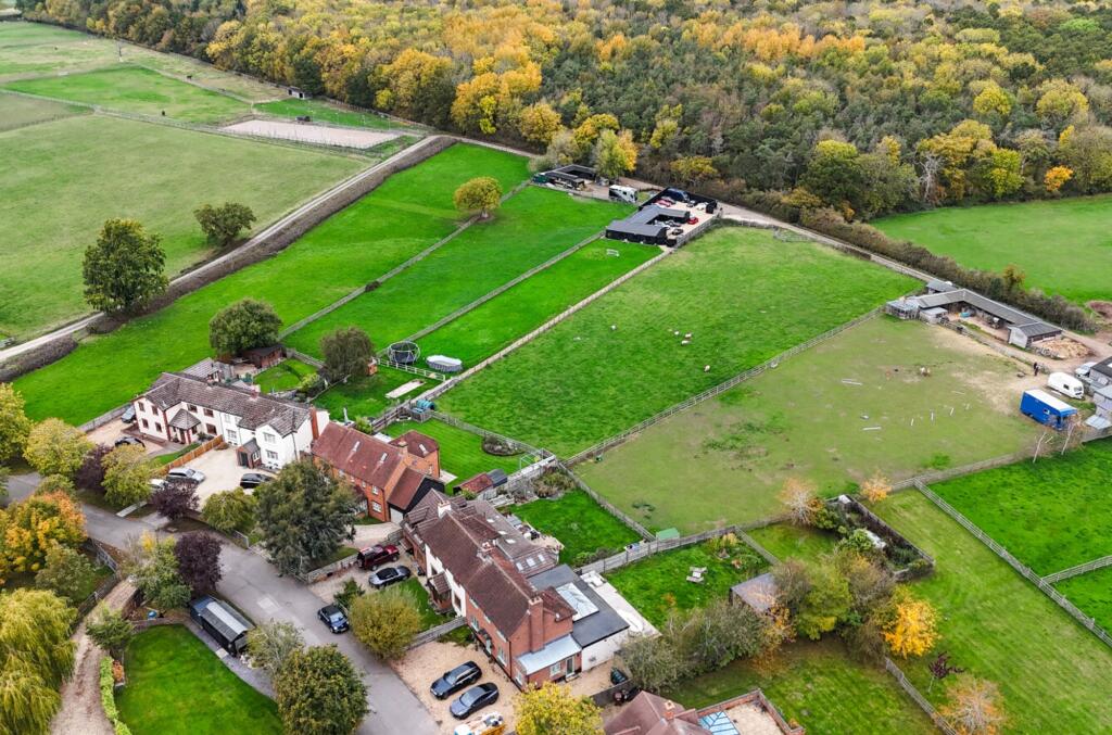 Front aerial with paddock