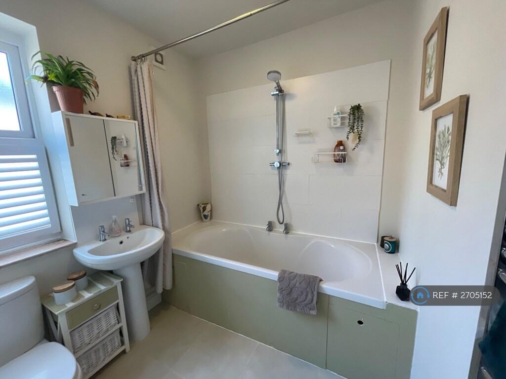 Bedroom 1 Ensuite