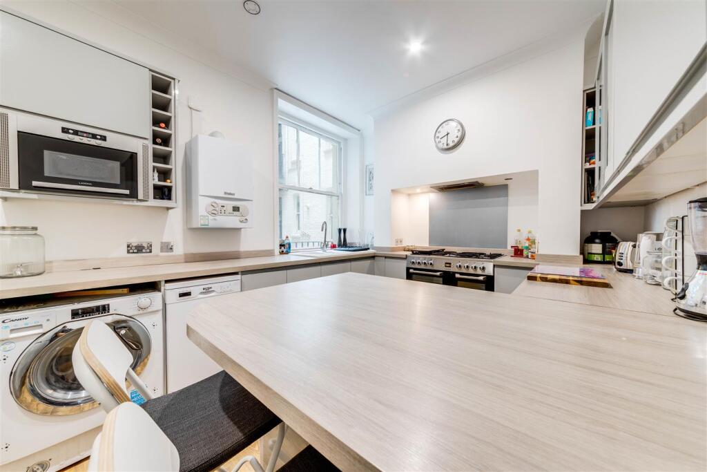 10. Kitchen Ang 2.jpg
