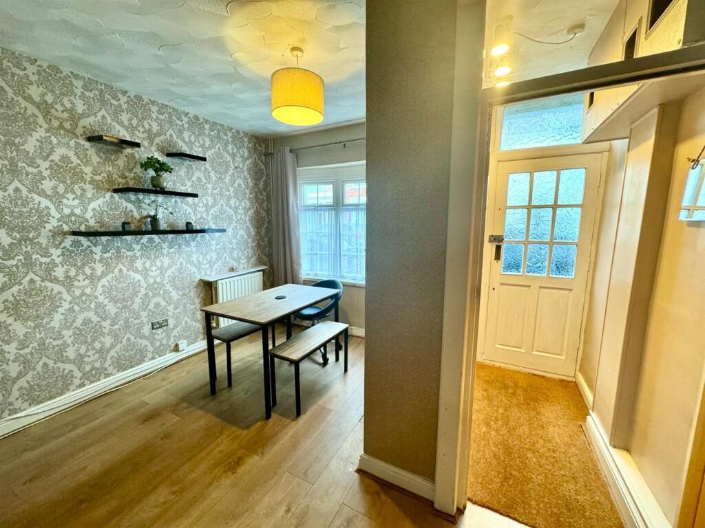 Diner / Entrance