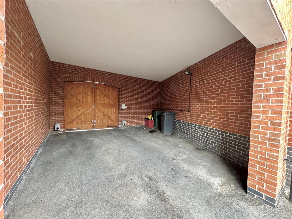CAR PORT