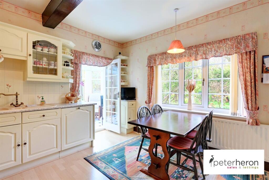 Breakfasting Kitchen