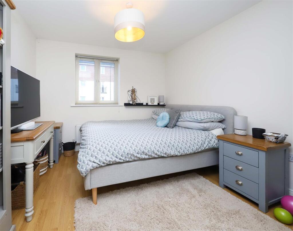 Bedroom 1.jpg