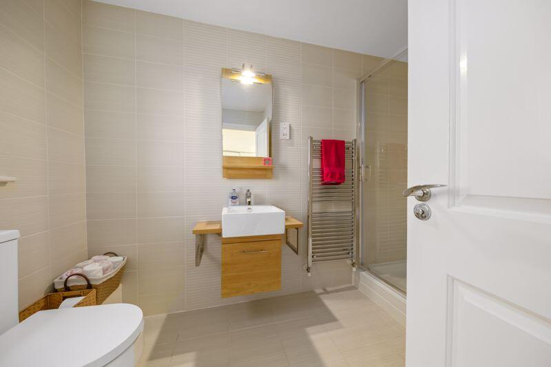 Bed1-Ensuite.