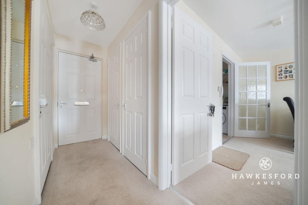 The Turrets, Sittingbourne - Entrance hall