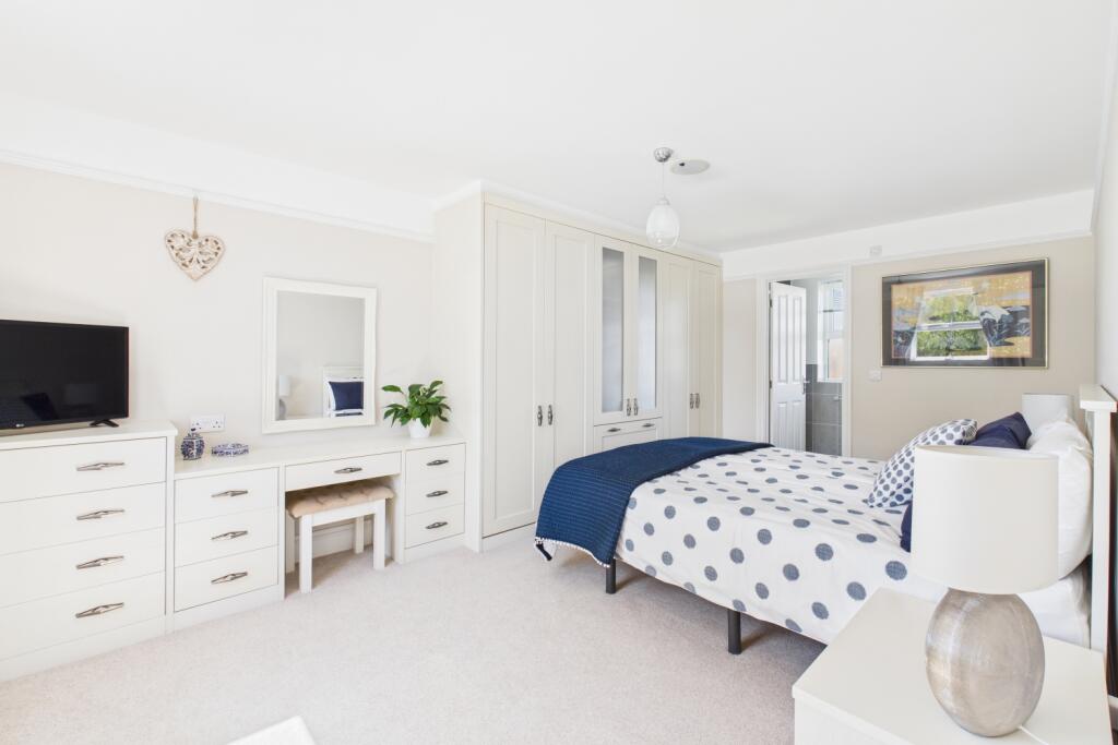 CAM03162G0-PR0273-STILL006