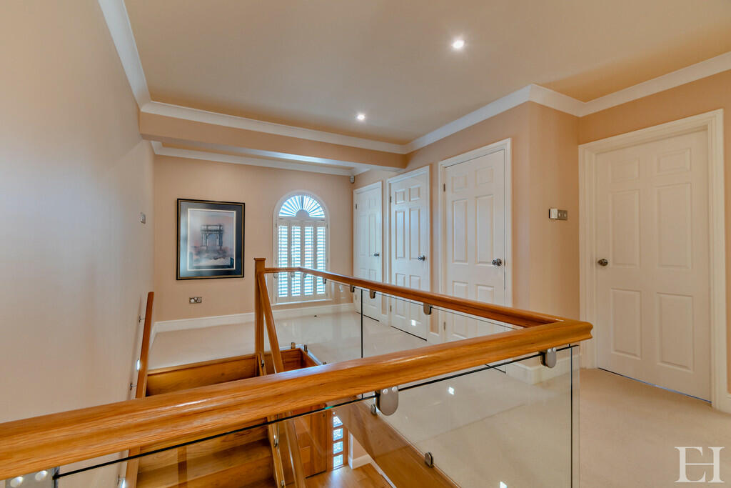 8617805-interiorW...