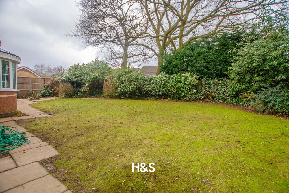 7 Boningale - Garden.jpg