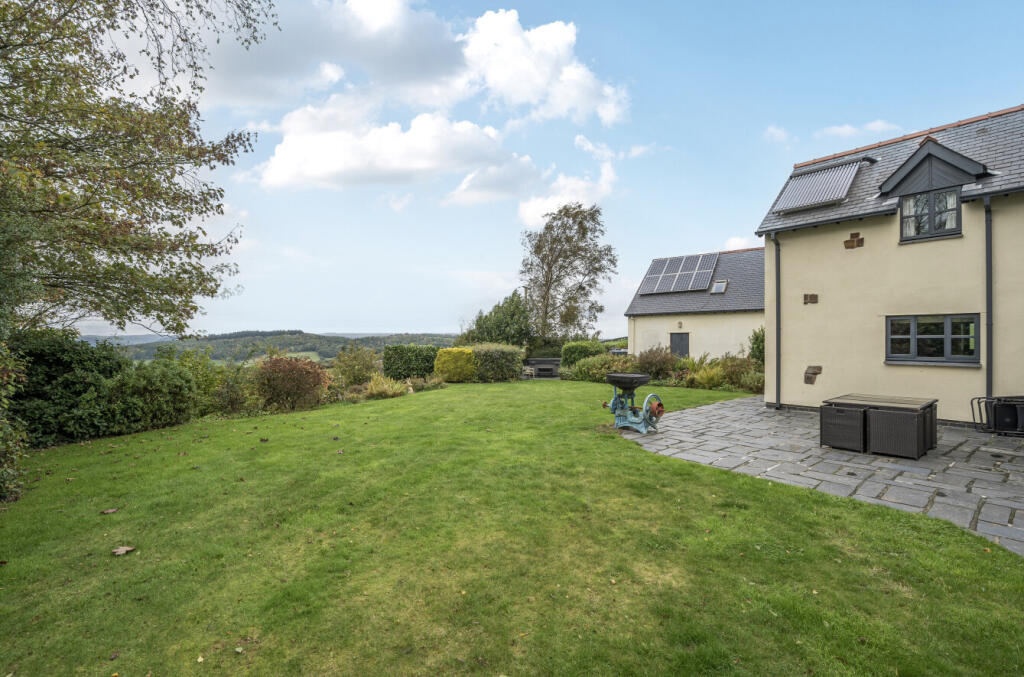 1361387-6-68dd48b...